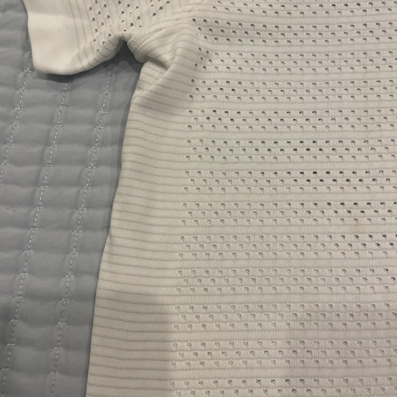 Lululemon Women's Mesh Breeze By Size 6 - White Short Sleeve - Picture 5 of 5